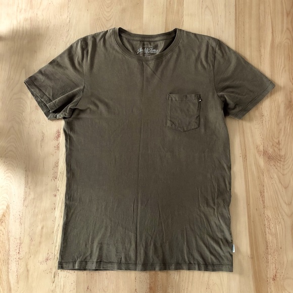 T-Shirt - Picture 2 of 4